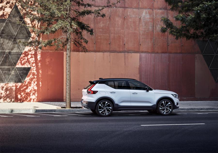  Volvo XC40 T5 R-Design 2017 года  (WW) (фото 7 из 68)